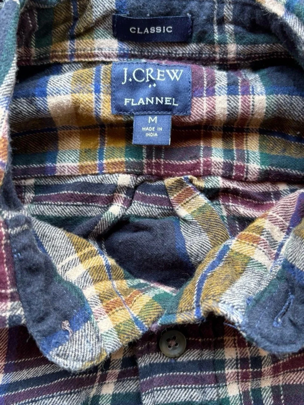 ✨ J.Crew flannel shirt in navy, burgundy, and beige plaid, size M✨